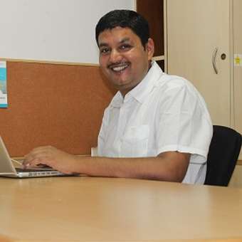 Vineet Dwivedi-logo